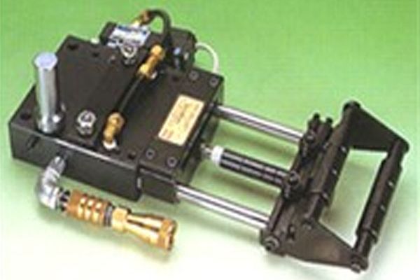 Cấp phôi khí có van điều khiển nhả kẹp