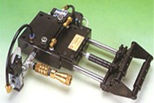 Cấp phôi khí có van điều khiển cấp và nhả